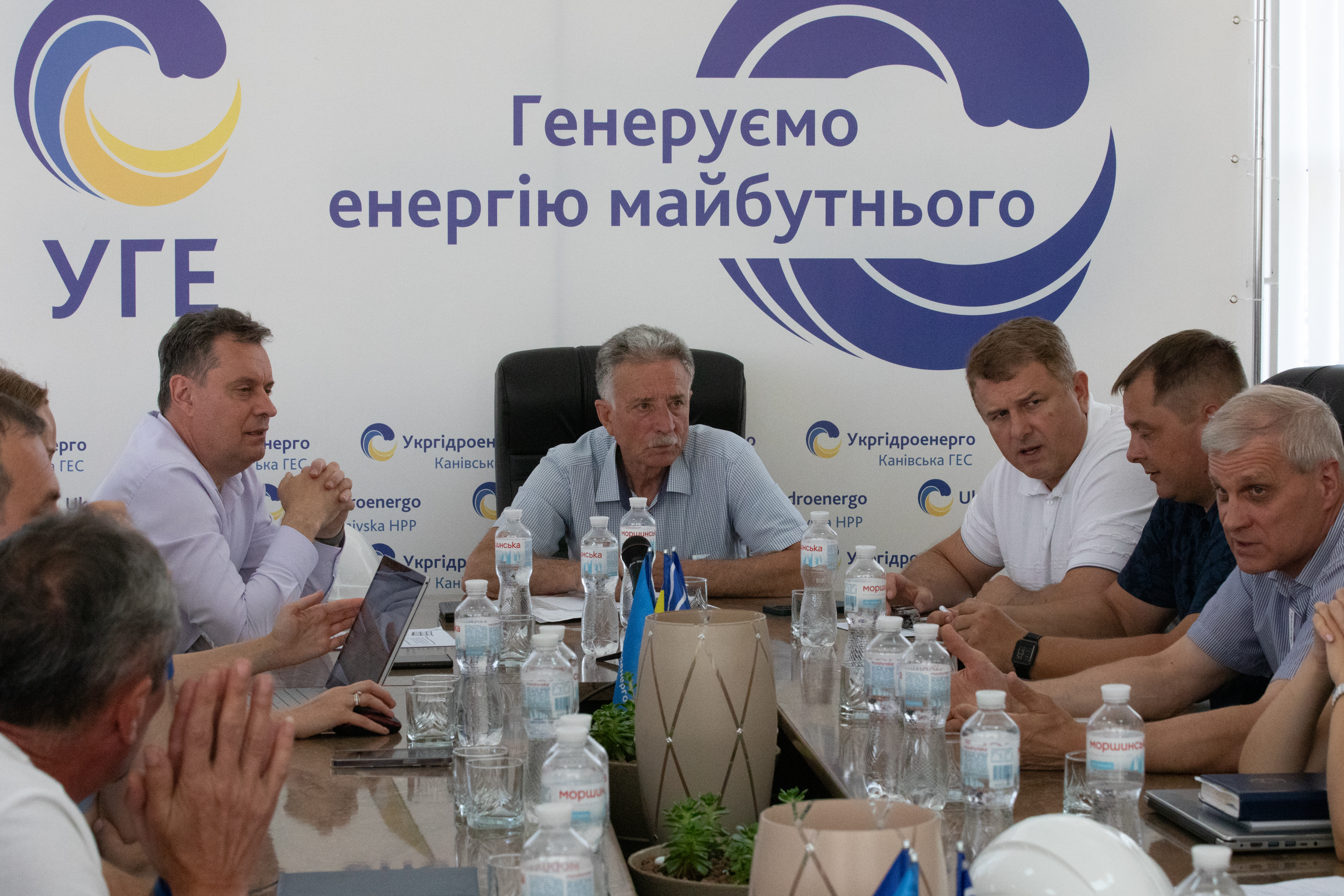 During a working visit to the Kaniv HPP, Ihor Syrota, the CEO of Ukrhydroenergo, inspected the station's equipment and met with department heads3