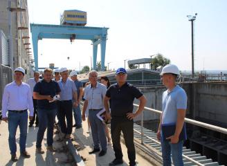 During a working visit to the Kaniv HPP, Ihor Syrota, the CEO of Ukrhydroenergo, inspected the station's equipment and met with department heads