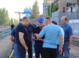 Ukrhydroenergo's CEO, Ihor Syrota, led a delegation to Seredniodniprovska HPP to discuss technical issues related to the reconstruction of the hydroelectric power plant's equipment